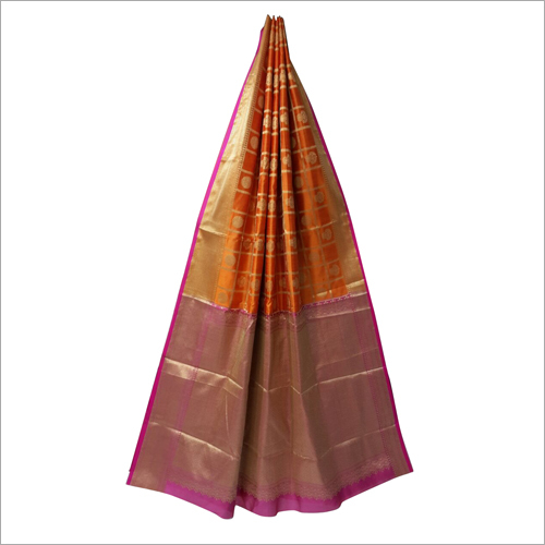 महिलाओं के बनारसी रेशमी साड़ी