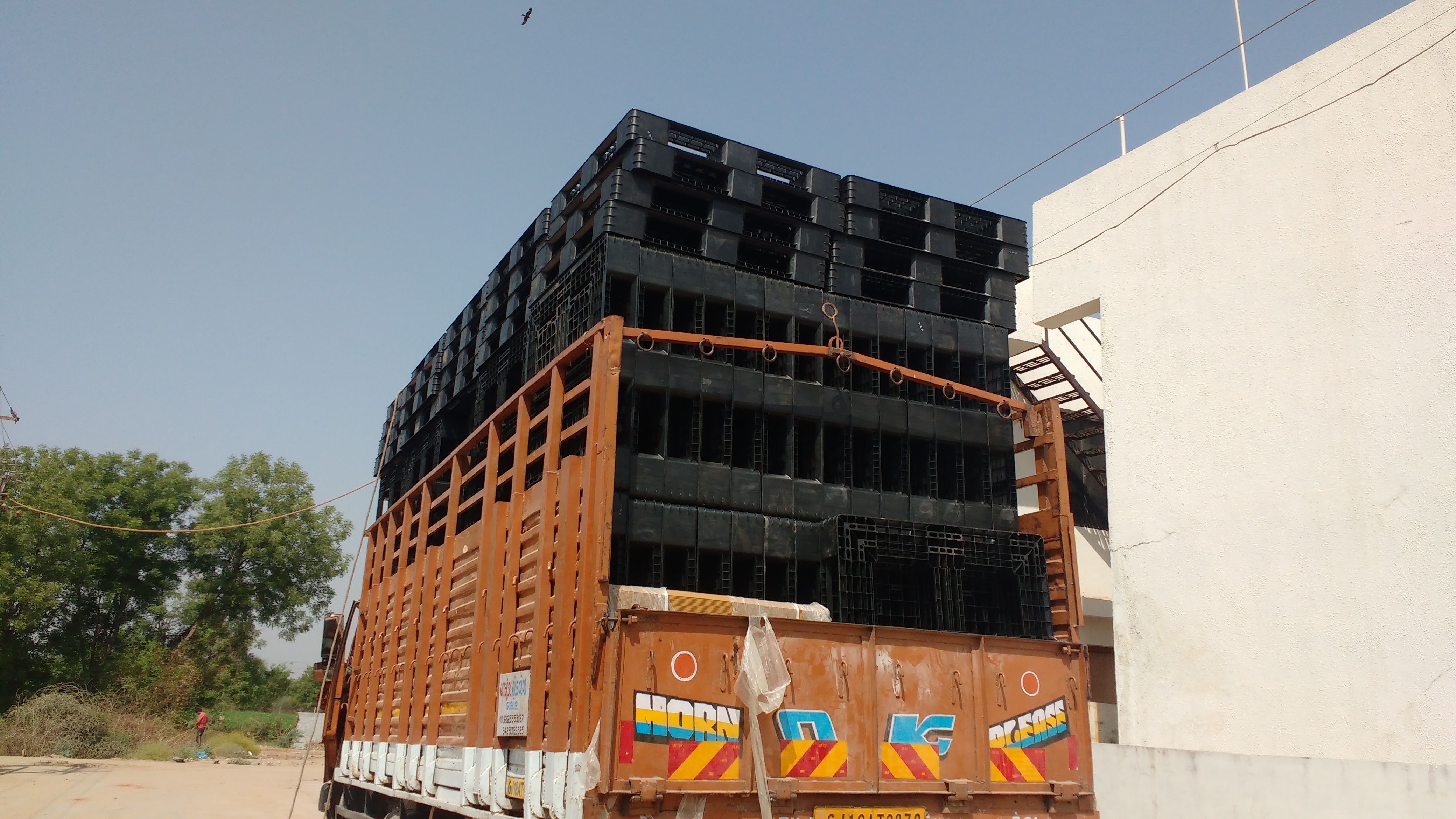 Heavy Duty Plastic Pallets - High-density Polyethylene, 1200x1000x150 Mm, Black | Chemical Resistant, Durable, Lightweight, Stackable, 1500 Kg Load Capacity