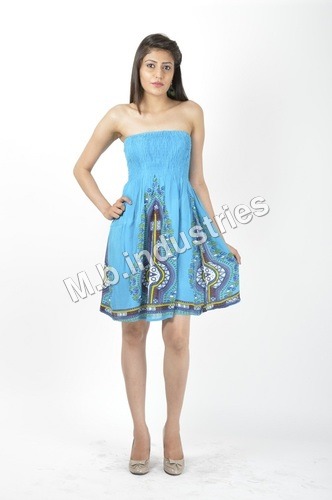 छपे हुए फिट और फ्लेयर ड्रेस