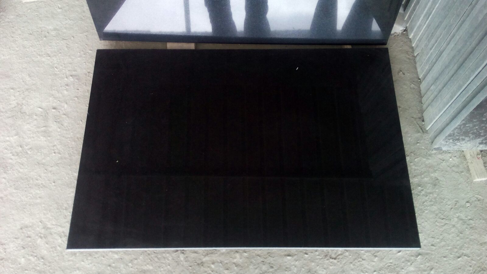 Ab. Black Granite - Gang Saw & Cutter Slabs, Sawn/polished/flame/antique Finish, Black Color, 18mm Thickness, Ideal For Flooring & Wall Cladding