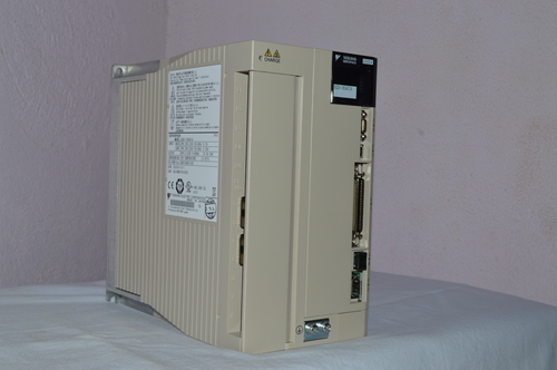 YASKAWA SERVO DRIVE - SGDV-180A01A