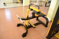 बैठे हुए बछड़ा