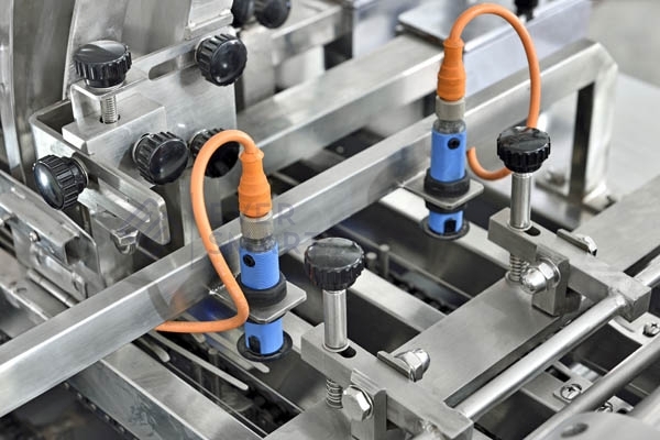 Double Lane 3+2 Sandwiching Machine With Packaging Machine Capacity: 60-1000 Kg/hr