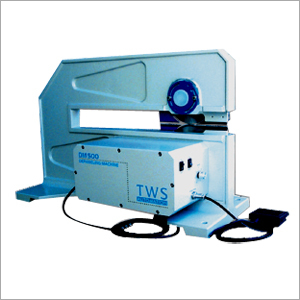 डी-पैनलिंग मशीन