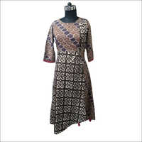 महिलाओं के आधुनिक कुर्तियाँ