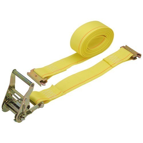 टाई डाउन स्ट्रैप एप्लीकेशन: ट्रकों के साथ सामान बांधने के लिए