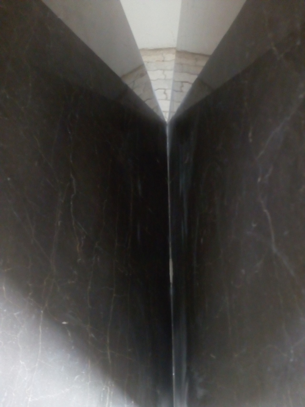 Grey Milano Marble Size: 73*63*140