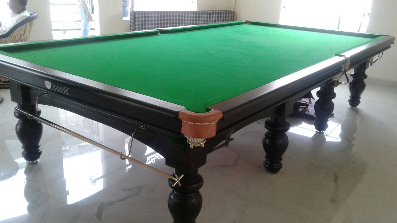 Platinum Snooker Table - Cue Forearm: Ash Wood