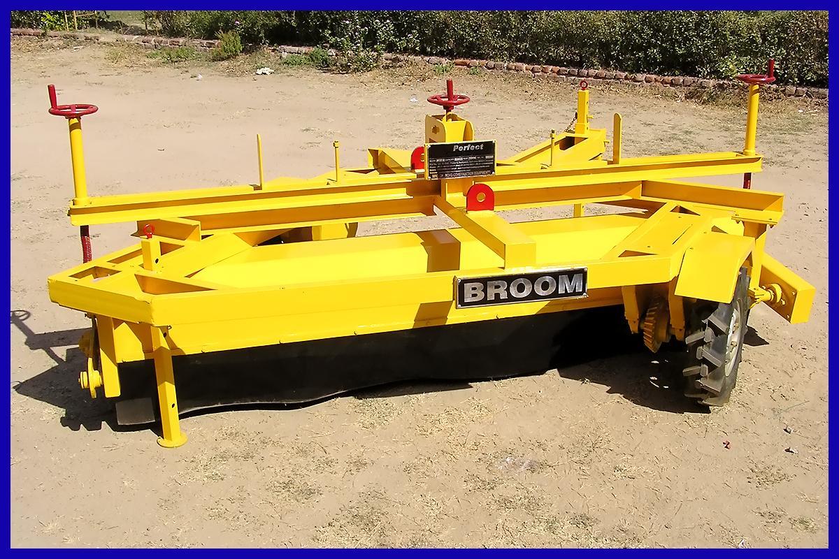 Hydraulic Bucket Broomer