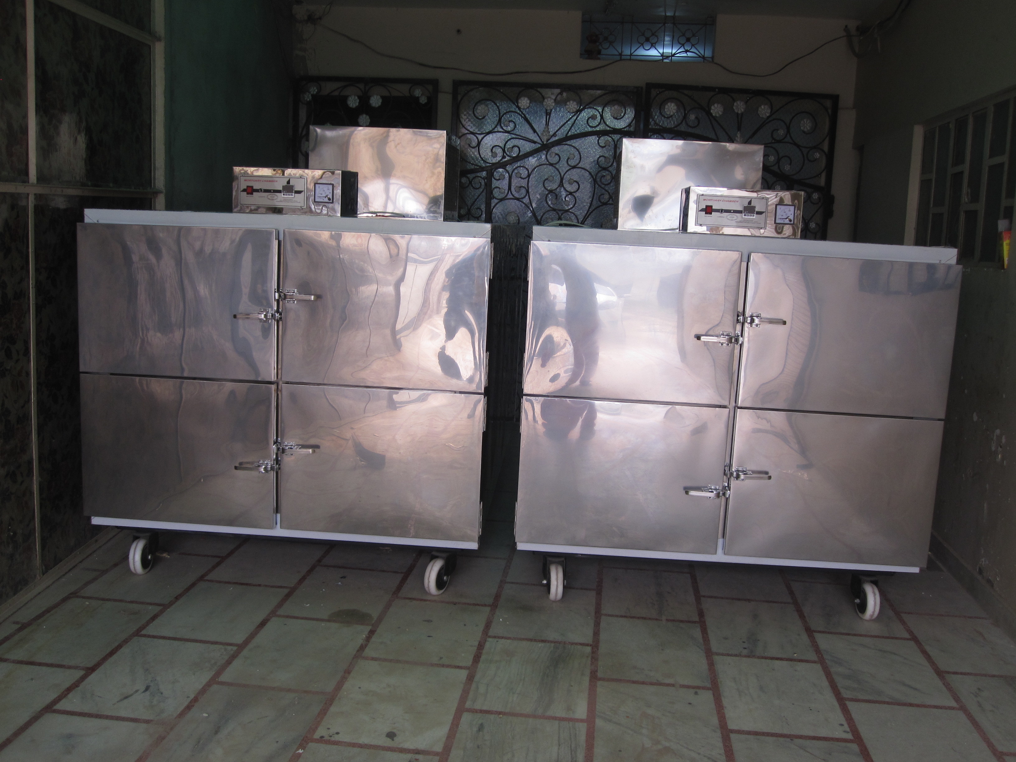 Dead Body Freezer - Stainless Steel, 2-8â°c Operating Temperature | Digital Display, Automatic Defrost, 5-year Warranty, 300-350 Kg Weight