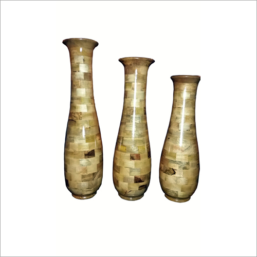 हाथ से बना हुआ लकड़ी का फूलदान