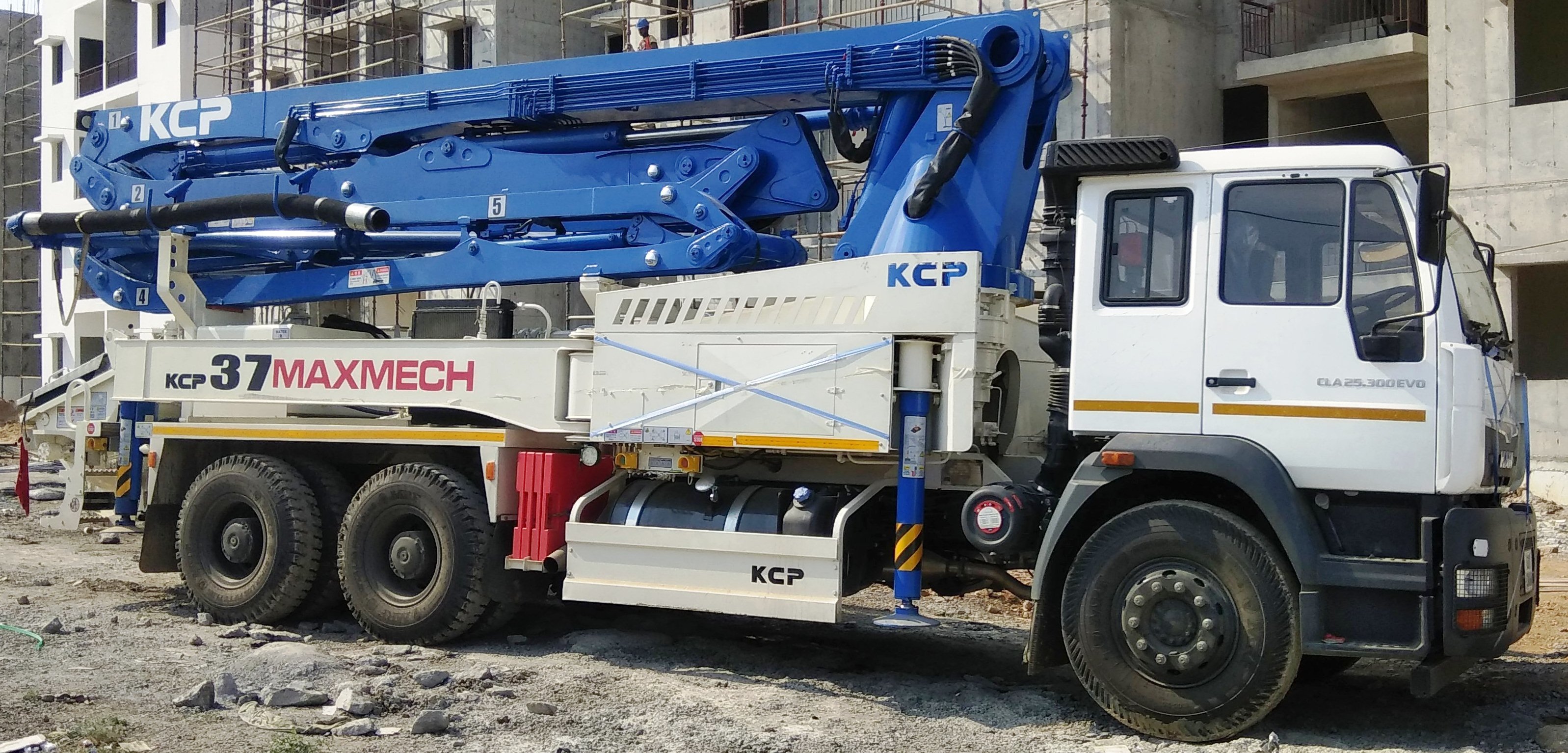 Concrete Boom Pump Conveyor Capacity: Up To 120 M3/ Hr Kg/hr