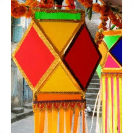 पेपर सामग्री की लटकती हुई लालटेन