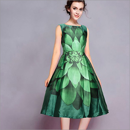 लिजा ग्रीन एक पश्चिमी पोशाक