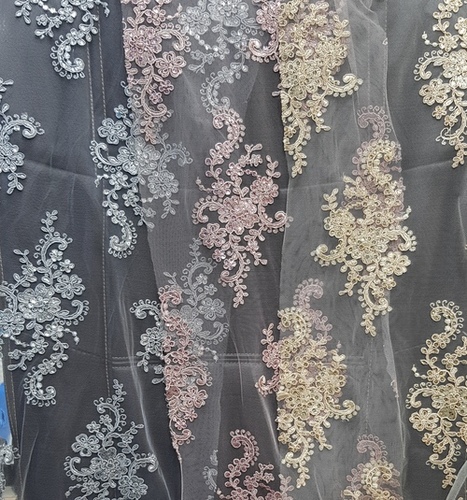 विशिष्ट कढ़ाई नेट कपड़ा