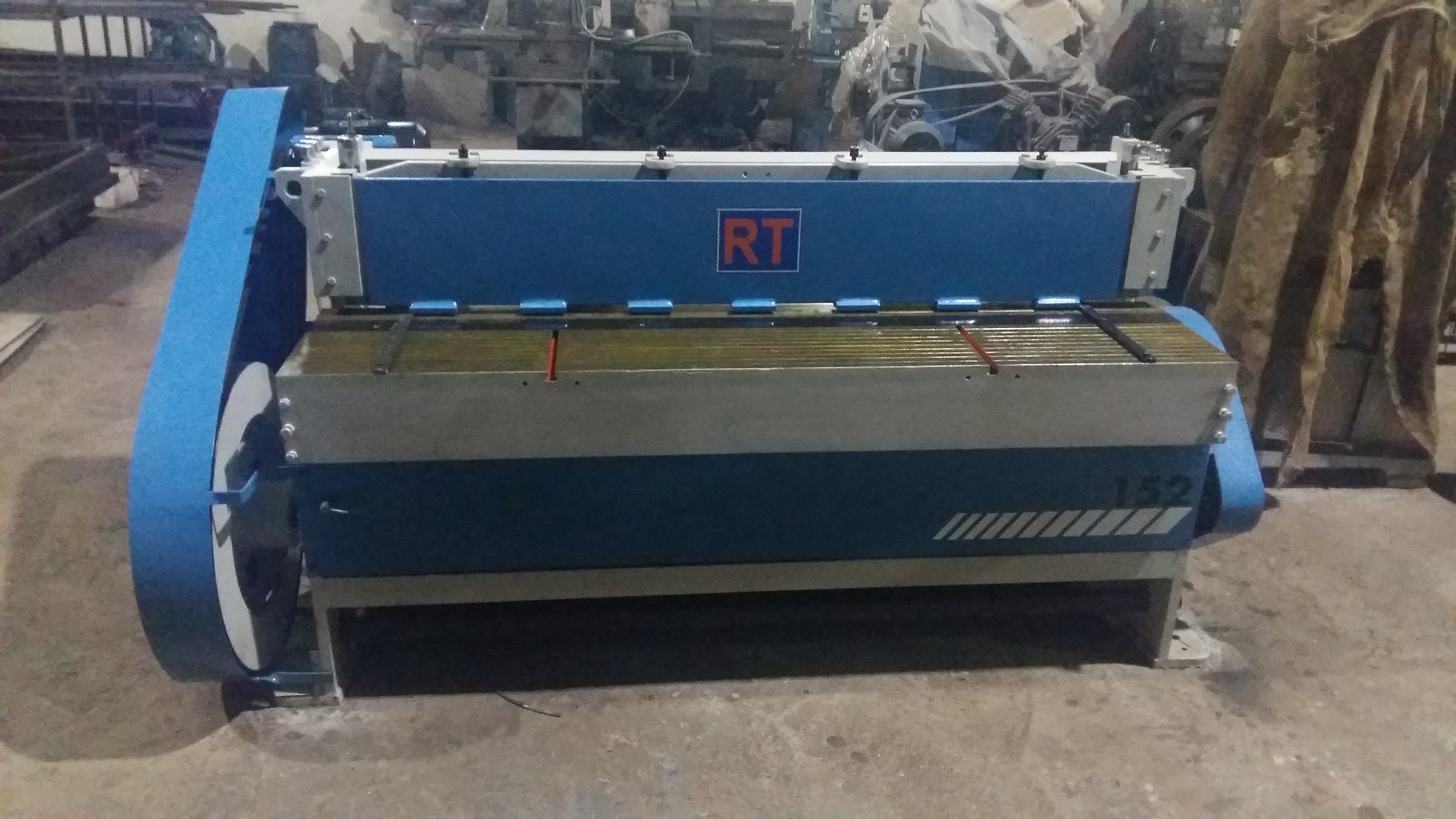 Under Crank Shearing Machine