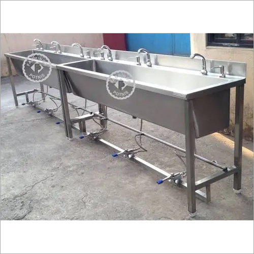 थ्री पर्सन फुट ऑपरेटेड हैंड वॉश सिंक की लंबाई: 600 मिलीमीटर (मिमी)