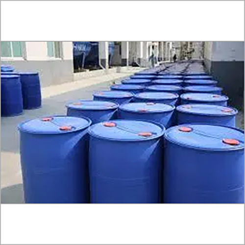 Pivaloyl Chloride Density: 0.979 Gram Per Cubic Meter (G/M3)
