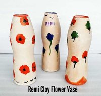 क्ले फ्लावर वेस