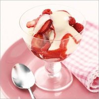 स्ट्रॉबेरी-स्वाद वाला कस्टर्ड पाउडर