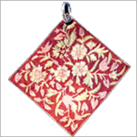 रेशमी कुशन कवर