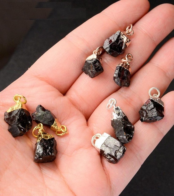 Gold Cap Red Garnet Gemstone Rough Pendant Size: 10-14mm