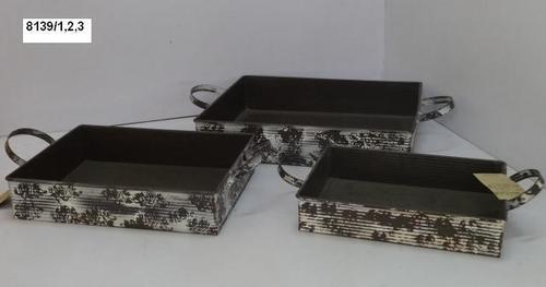 ग्रीनिश ब्राउन डेकोरेटिव कार्विंग प्लांटर