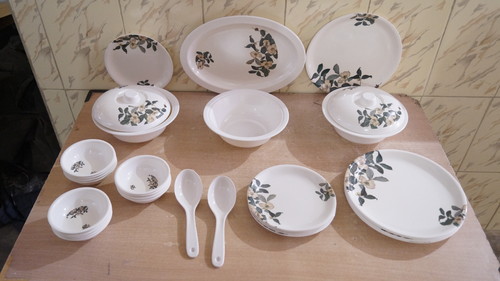 डिनर सेट