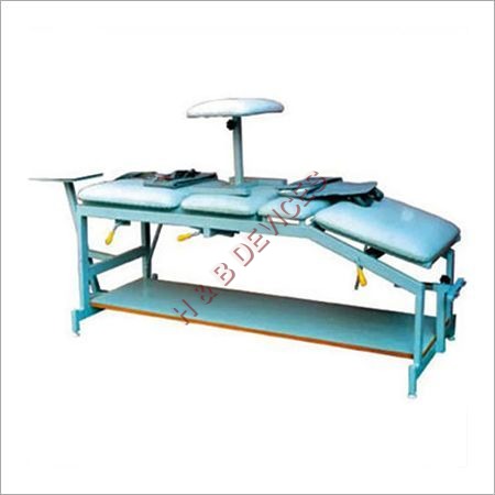 चार गुना ट्रैक्शन बेड