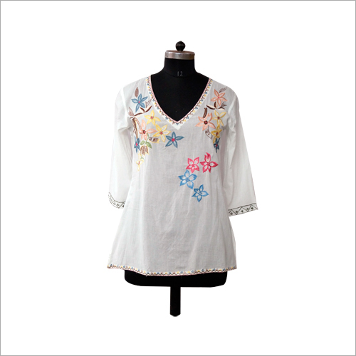 शिफॉन व्हाइट एम्ब्रॉएडर्ड टॉप