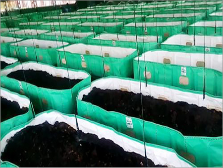 Vermicompost Fertilizer - Dark Brown, 25kg Bags, Moisture Content 40%, Npk Ratio 1-1-1, Organic Matter 90% | Easy Absorption, Nutrient-rich, Eco-friendly, Soil Enrichment