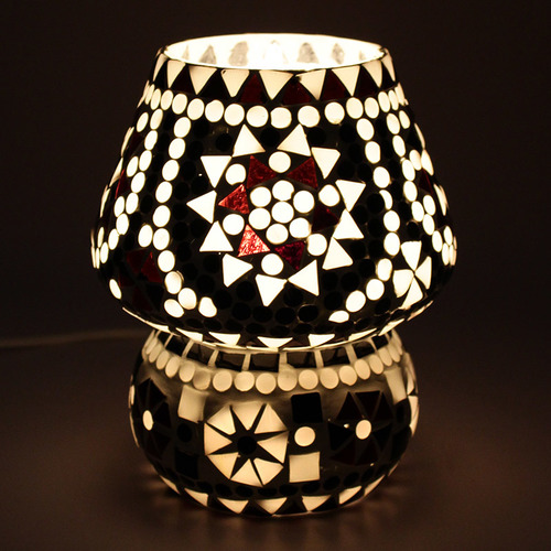 सफेद रंग का क्रिस्टल गुंबद के आकार का कांच टेबल लैंप