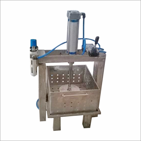 Paneer-Making-Machine Capacity: 1000 Litres/Hr