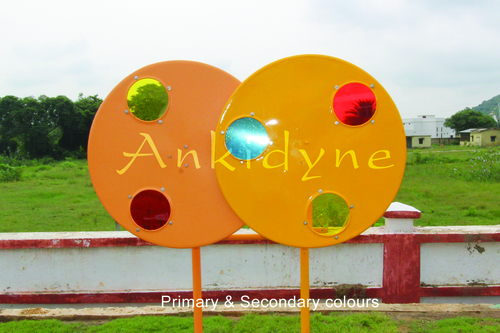 साइंस पार्क गैजेट्स प्राइमरी और सेकेंडरी कलर्स