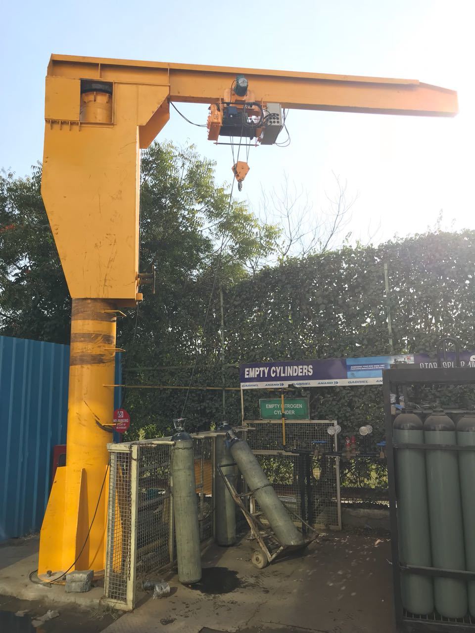 Jib Crane - Mild Steel | 0.5t To 5t, 20-40 Ft Lifting Height, Yellow, Manual Control, 360â° Rotation, Heavy Duty Usage, Warranty Included