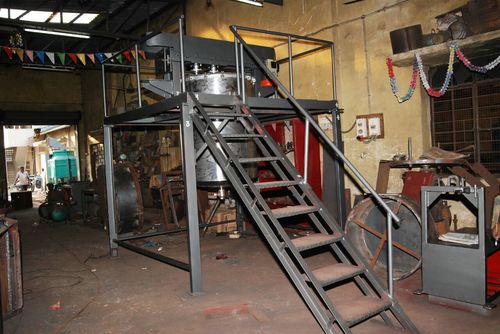 High speed mixer for paint industry