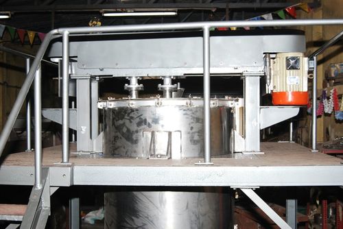 High speed mixer with single motor