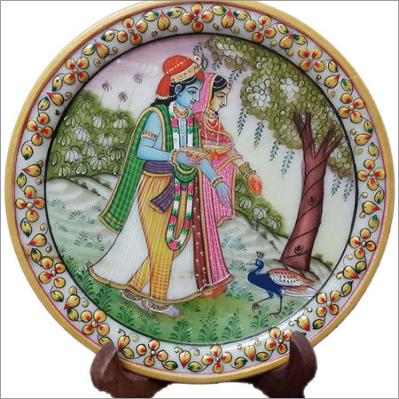 हाथ से चित्रित भगवान आकृति प्लेट