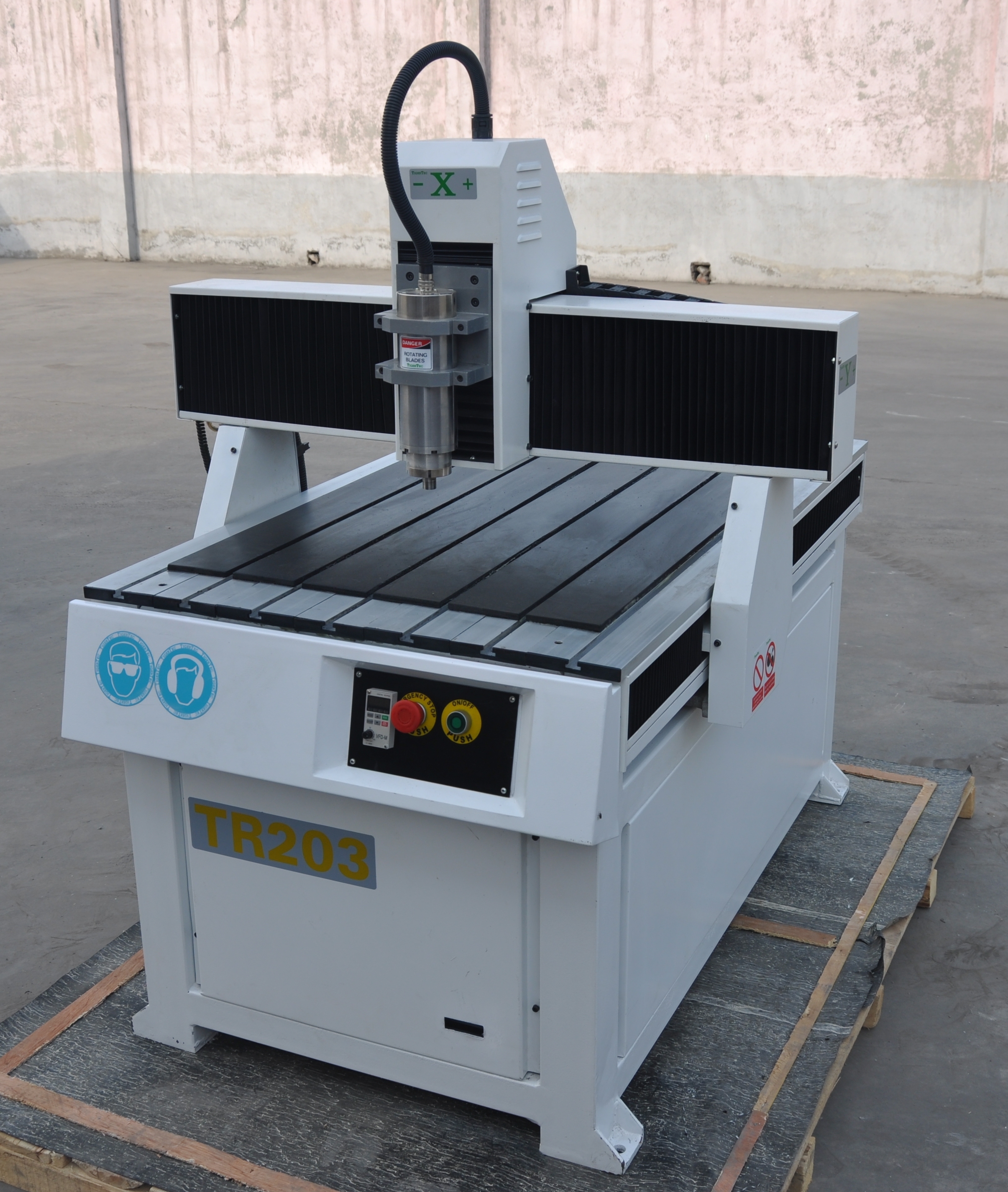 Automatic Cnc Wood Working Router Machine - 1300x2500x300mm Table Size, 220 & 415 Volt Power Source | High Functionality, Long Service Life, 10000 Kg Weight, 7kw Power Consumption, 1000-24000 Rpm Spindle Speed