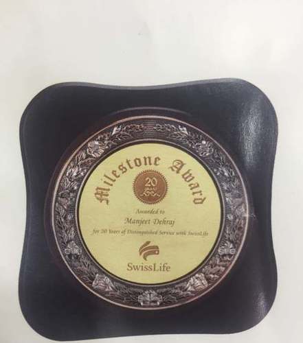 लकड़ी का ट्रॉफी