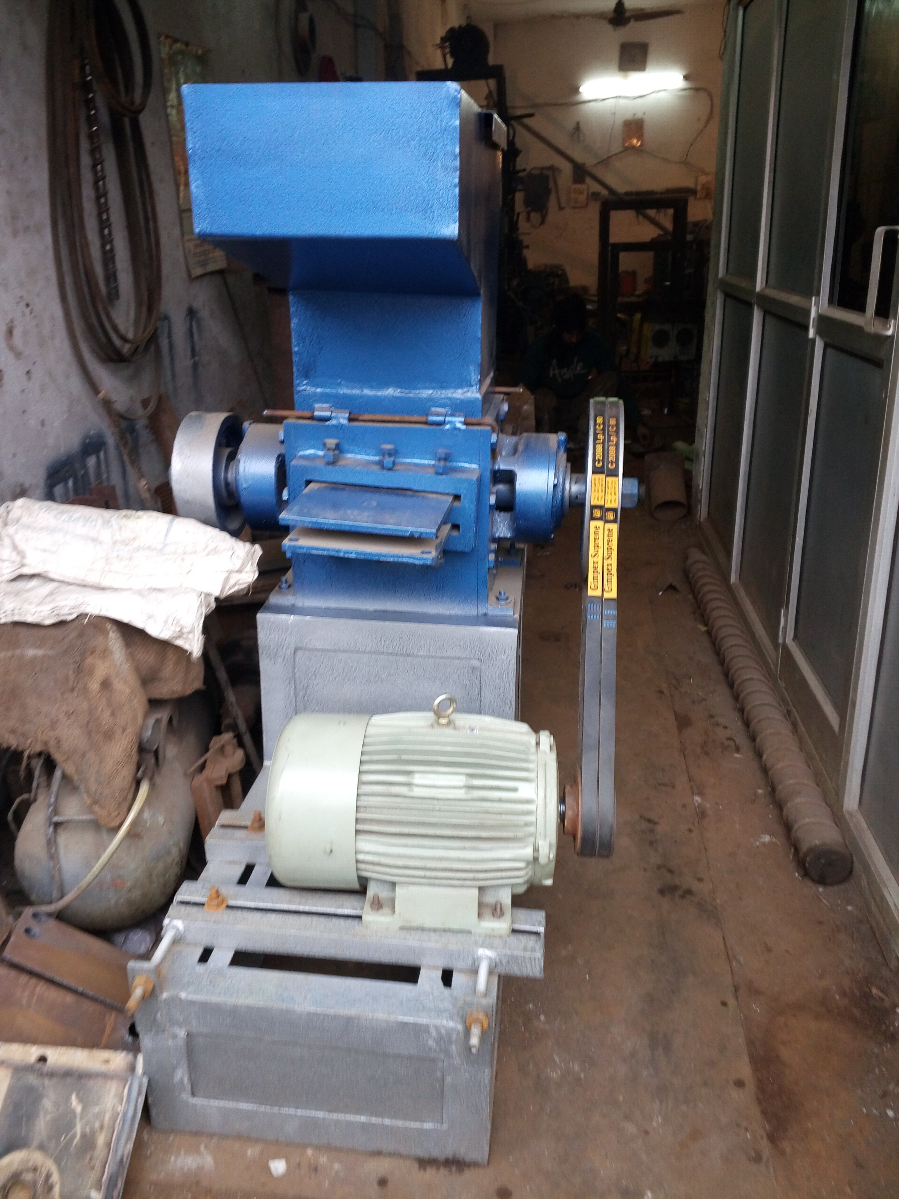 Plastic Scrap Grinder Machine - Mild Steel, 220 Kg Weight, 5 Hp Power | Blue And Silver, Semi-automatic, Belt Drive, 80-100 Capacity, 1 Year Warranty