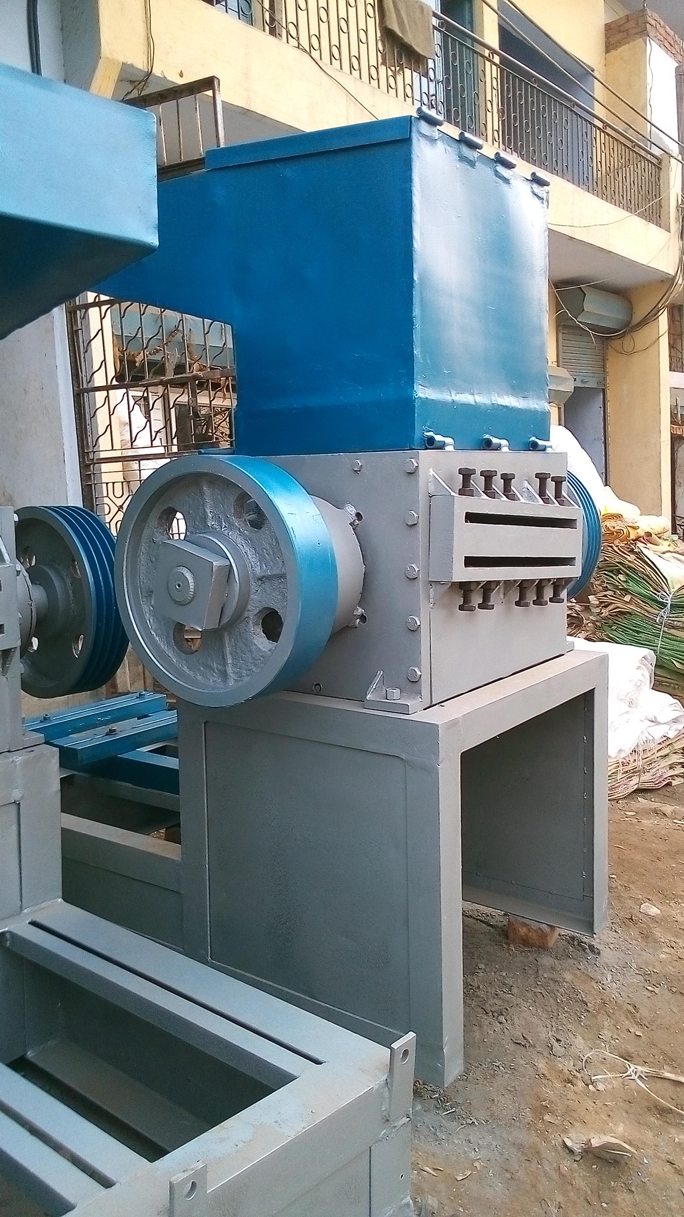 Plastic Scrap Grinder Machine - 150mm Screw Diameter, Mild Steel | Semi-automatic, 50 Hp Power, Blue And Silver Color, Human Machine Interface