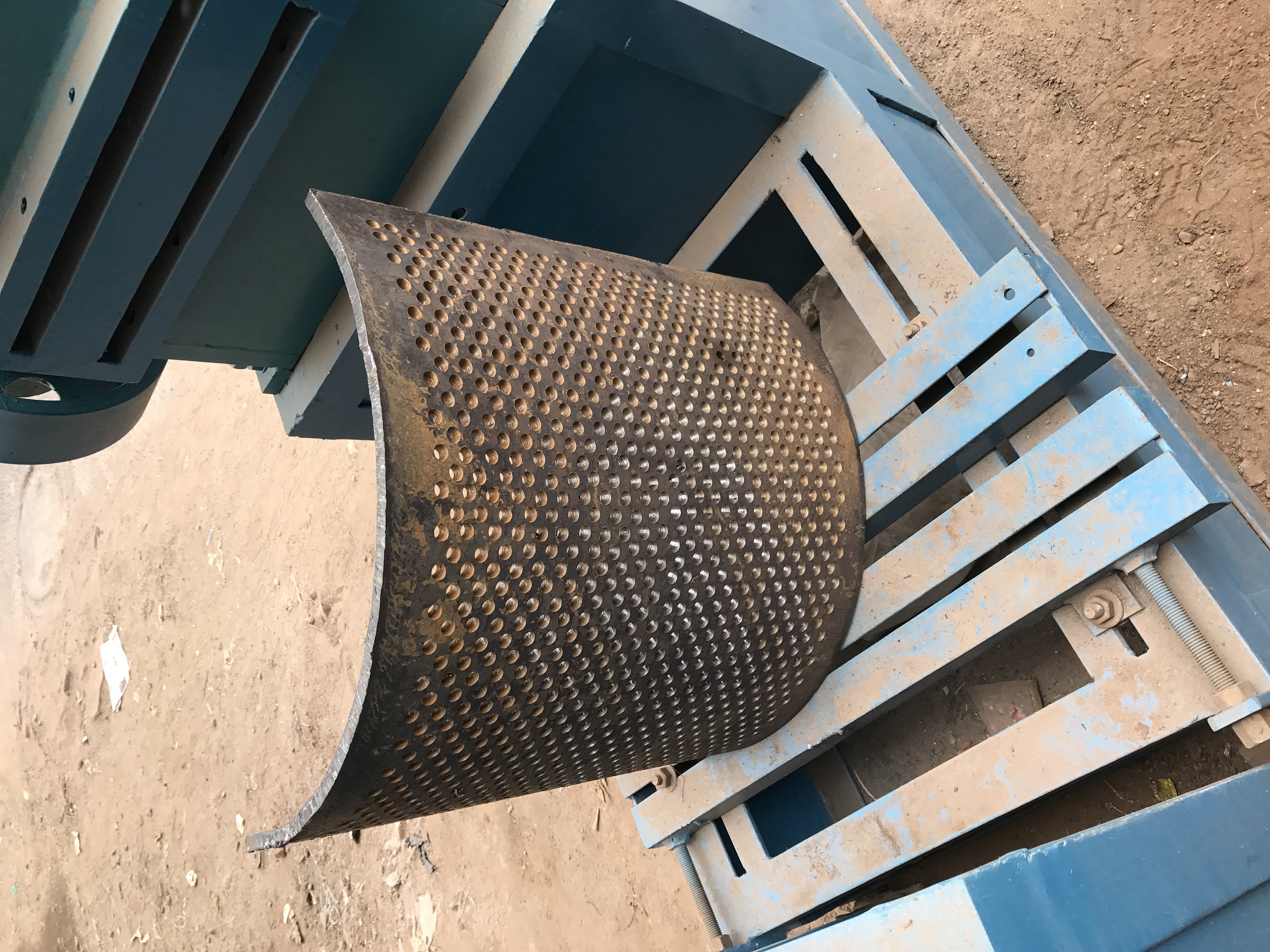 Plastic Scrap Grinder Machine - 150mm Screw Diameter, Mild Steel | Semi-automatic, 50 Hp Power, Blue And Silver Color, Human Machine Interface