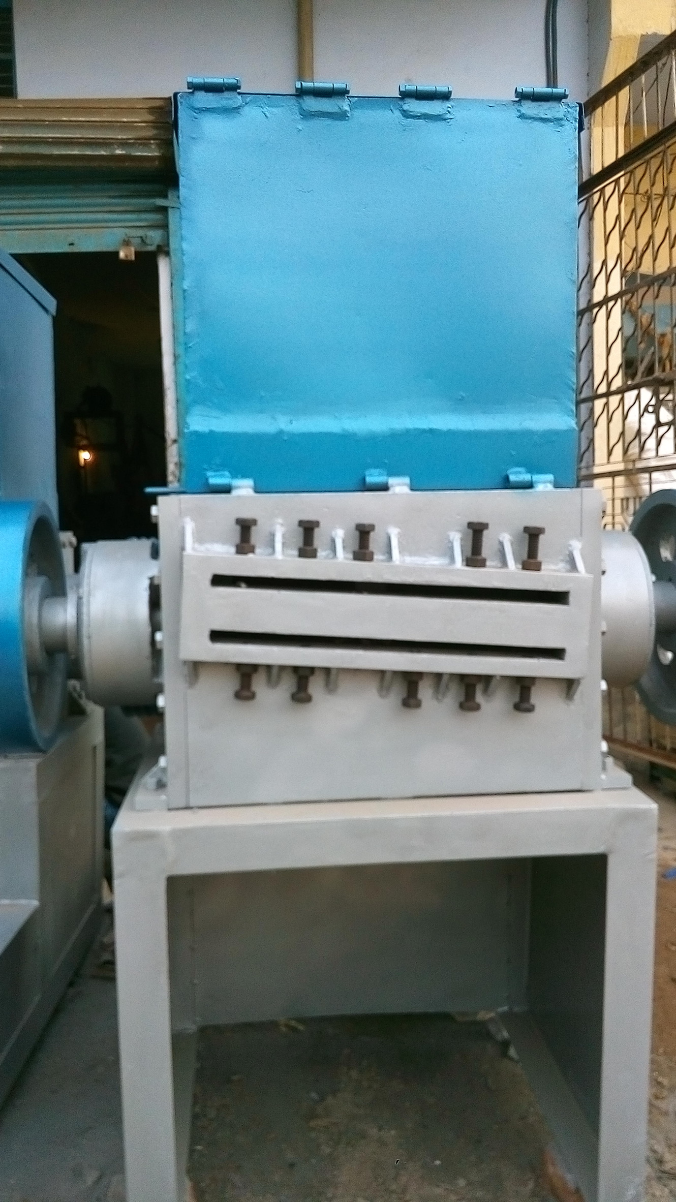 Plastic Scrap Grinder Machine - 150mm Screw Diameter, Mild Steel | Semi-automatic, 50 Hp Power, Blue And Silver Color, Human Machine Interface