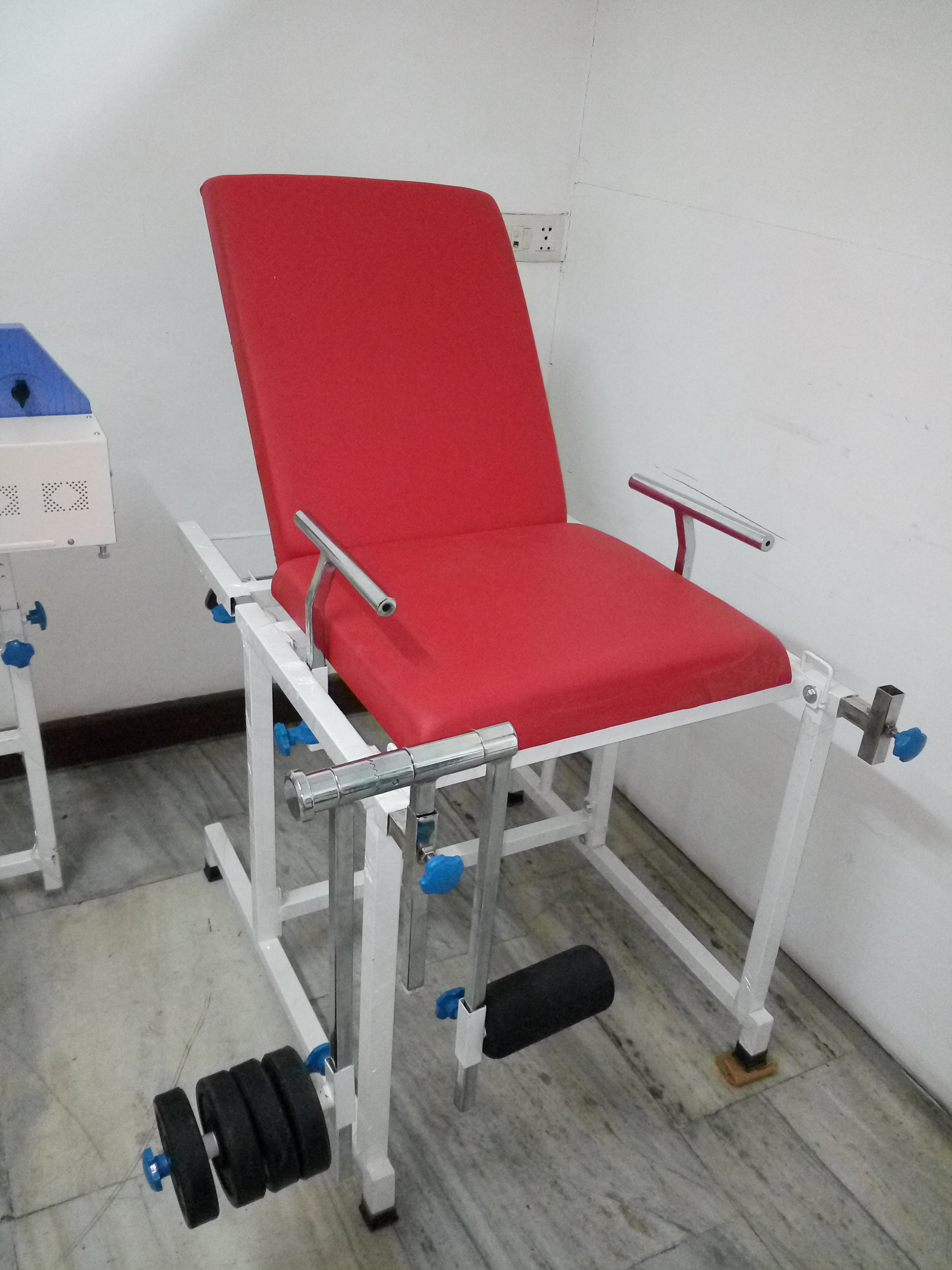 Quadriceps Exercise Table - Heavy-duty Steel Frame, Adjustable Height And Angle For Comfort And Versatility
