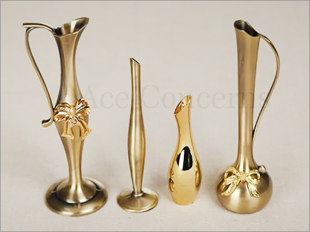 धातु के फूलदान