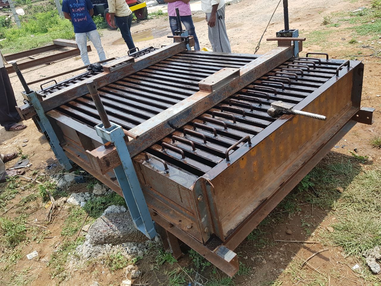 Wall Mould - Ms Steel, 7 Feet Size, Mould Life: 10 Years, Weight: 140 Kg | Durable For Boundary Wall Usage, Custom Size Available