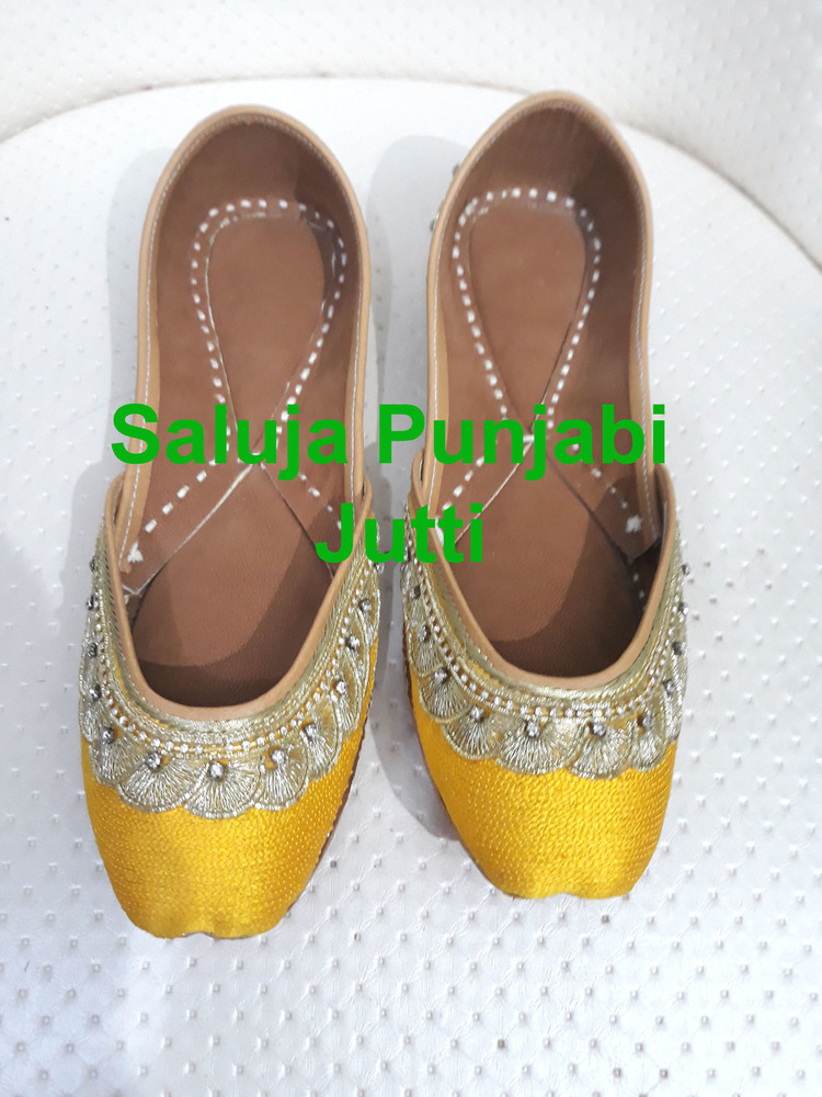 पीली जूती ऑनलाइन एड़ी का आकार: सपाट