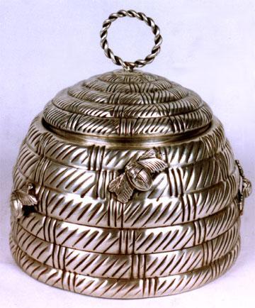 बीहड़ डिज़ाइन के साथ बॉक्स