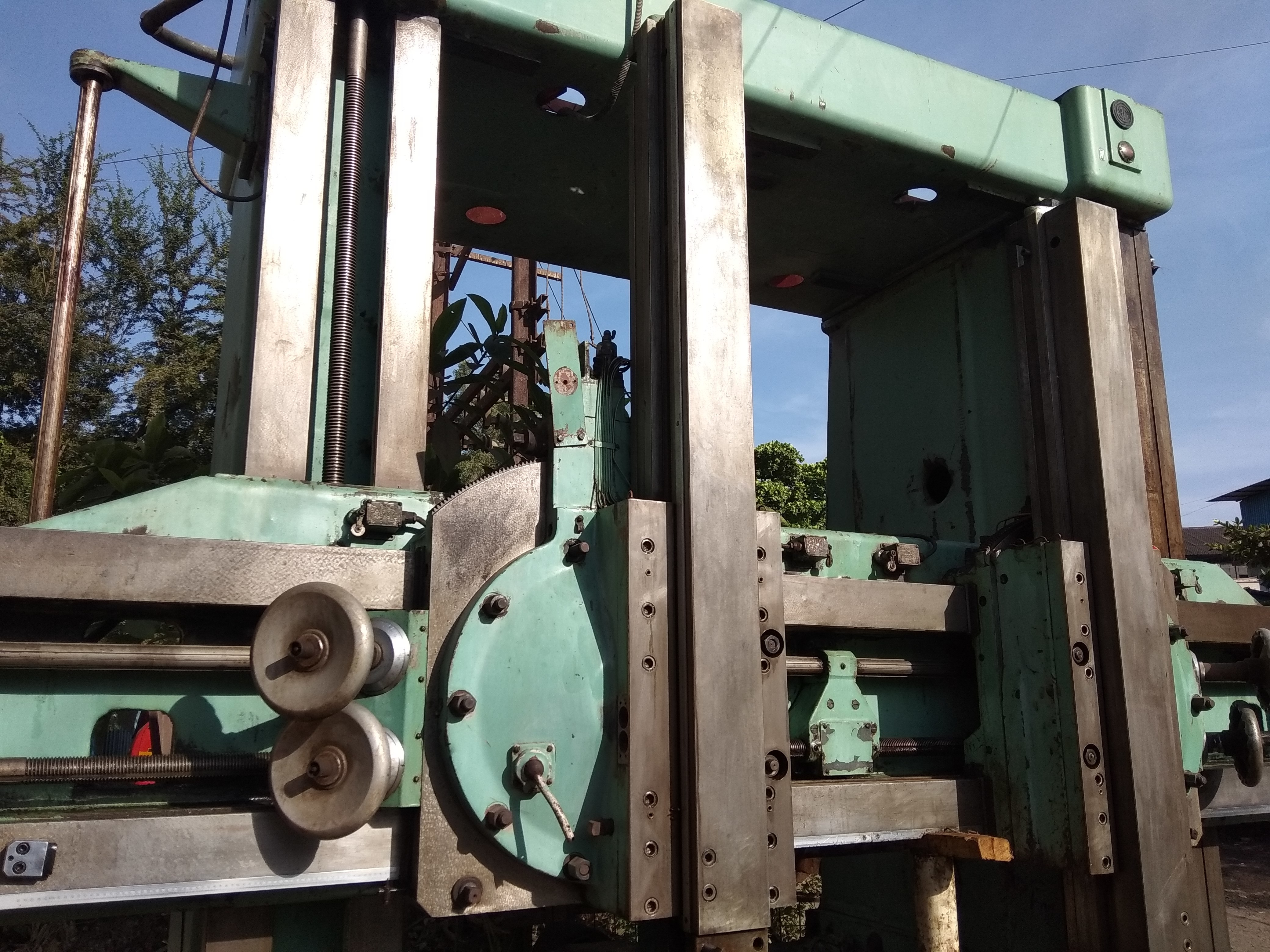 Vertical Turning Lathe - Steel, Chuck: 2100mm, Swing: 2300mm, Height: 1600mm | Durable, Efficient, Heavy-duty, High Precision, Two Rams, Threading Attachment